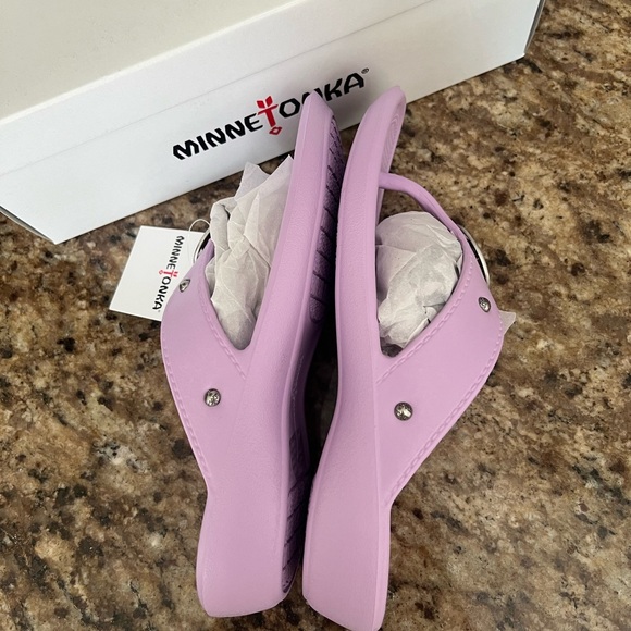 💜 Minnetonka summer sandals 💜 - Picture 3 of 5